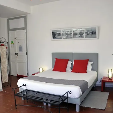 فندق مبيت وإفطار La Grussan-hotes Bed & Breakfast 2*